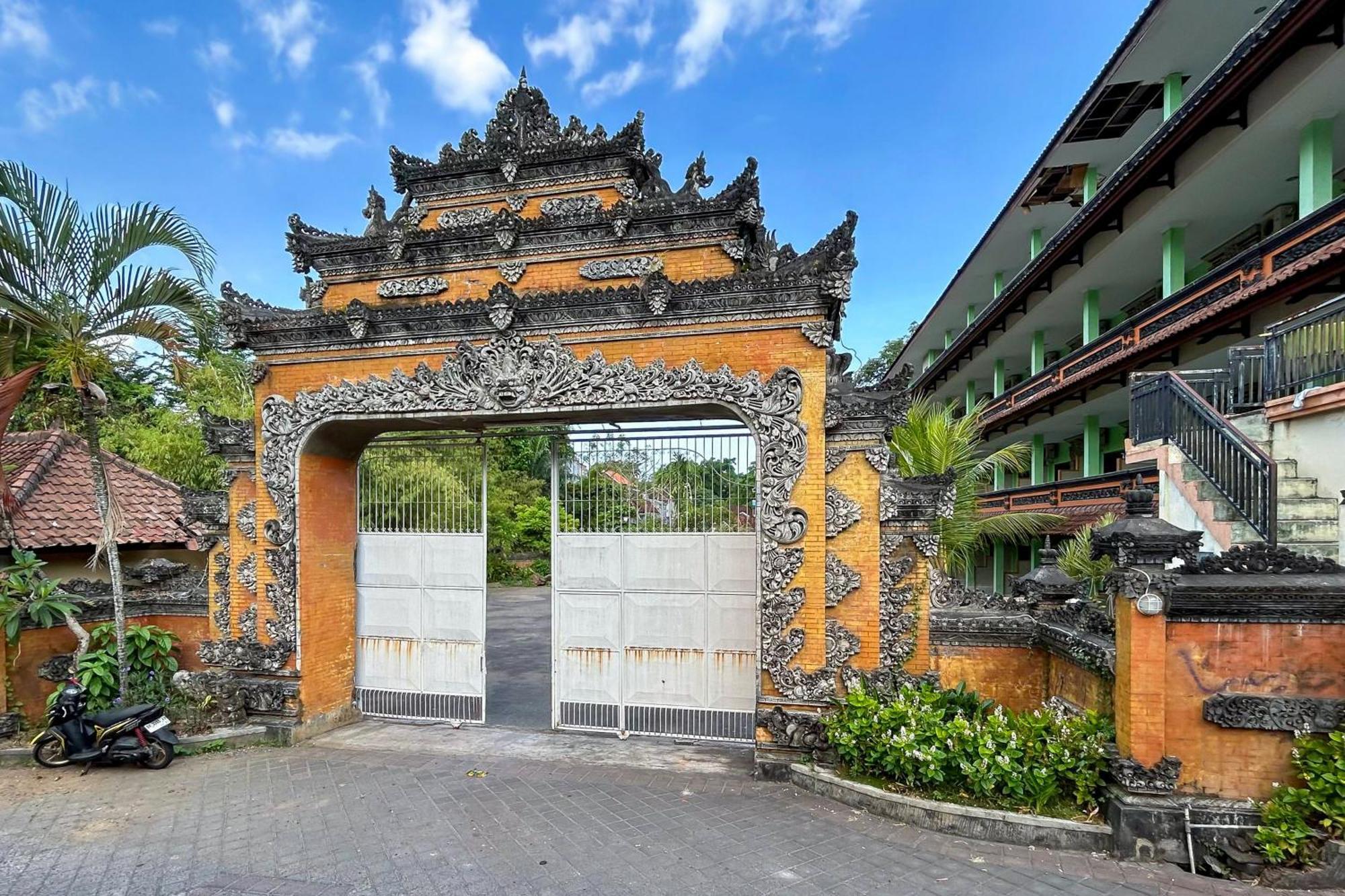 Batukaru Garden Hotel Ubung Denpasar Exterior foto