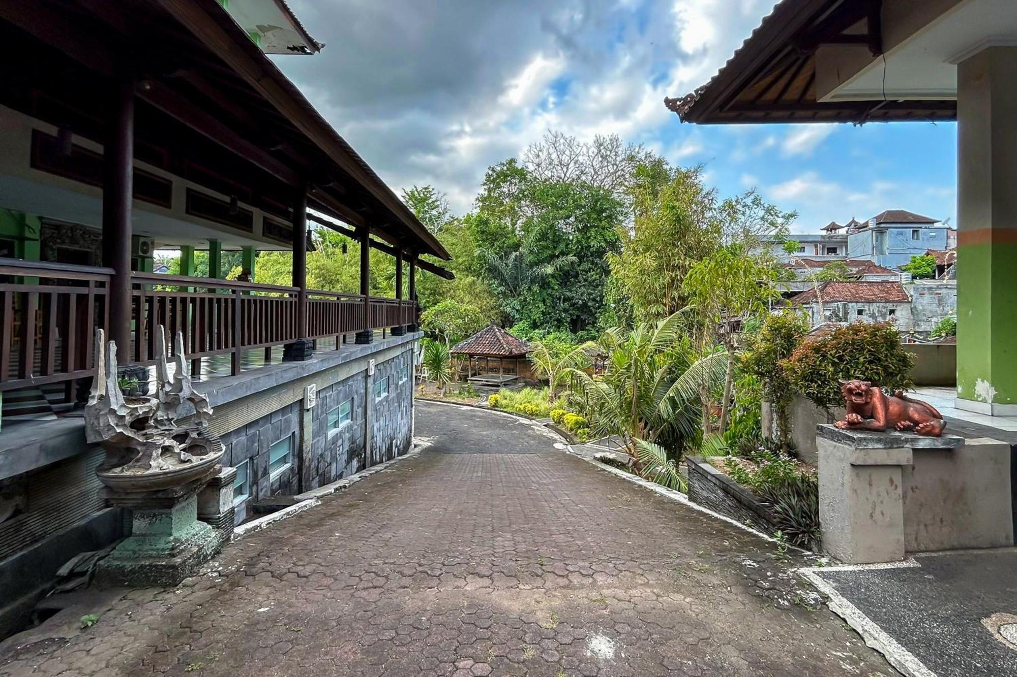 Batukaru Garden Hotel Ubung Denpasar Exterior foto
